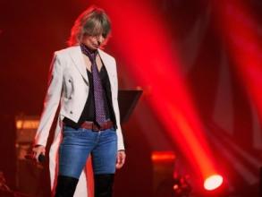 chrissie hynde with the valve bone woe ensemble 2